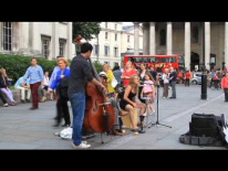 Уличные музыканты в Лондоне.